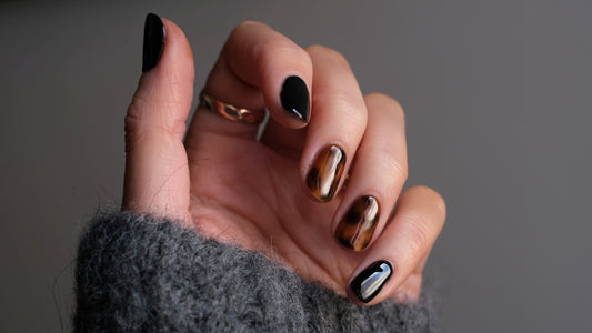 Die Vorteile von Shellac im Vergleich zu herkömmlichem Nagellack: Langlebigkeit und Glanz für perfekte Nägel