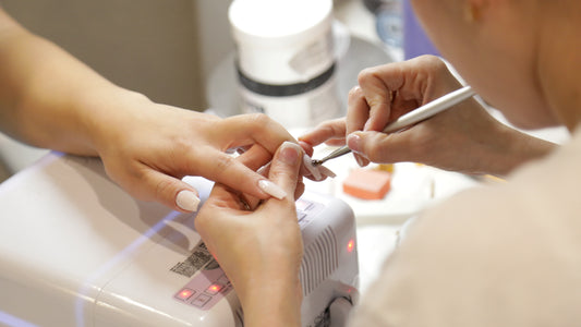 Die Unterschiede zwischen Acrylnägeln und Gelnägeln: Was ist das Richtige für Sie?